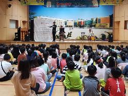 1~2학년 대상 흡연예방 인형극 공연 사진